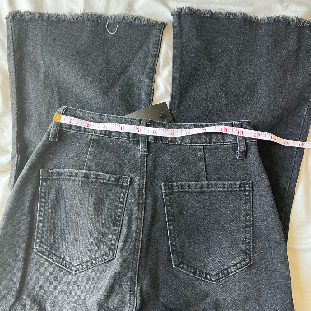 SHEIN High Wait Contrast Flare Jeans - Picture 5 of 8